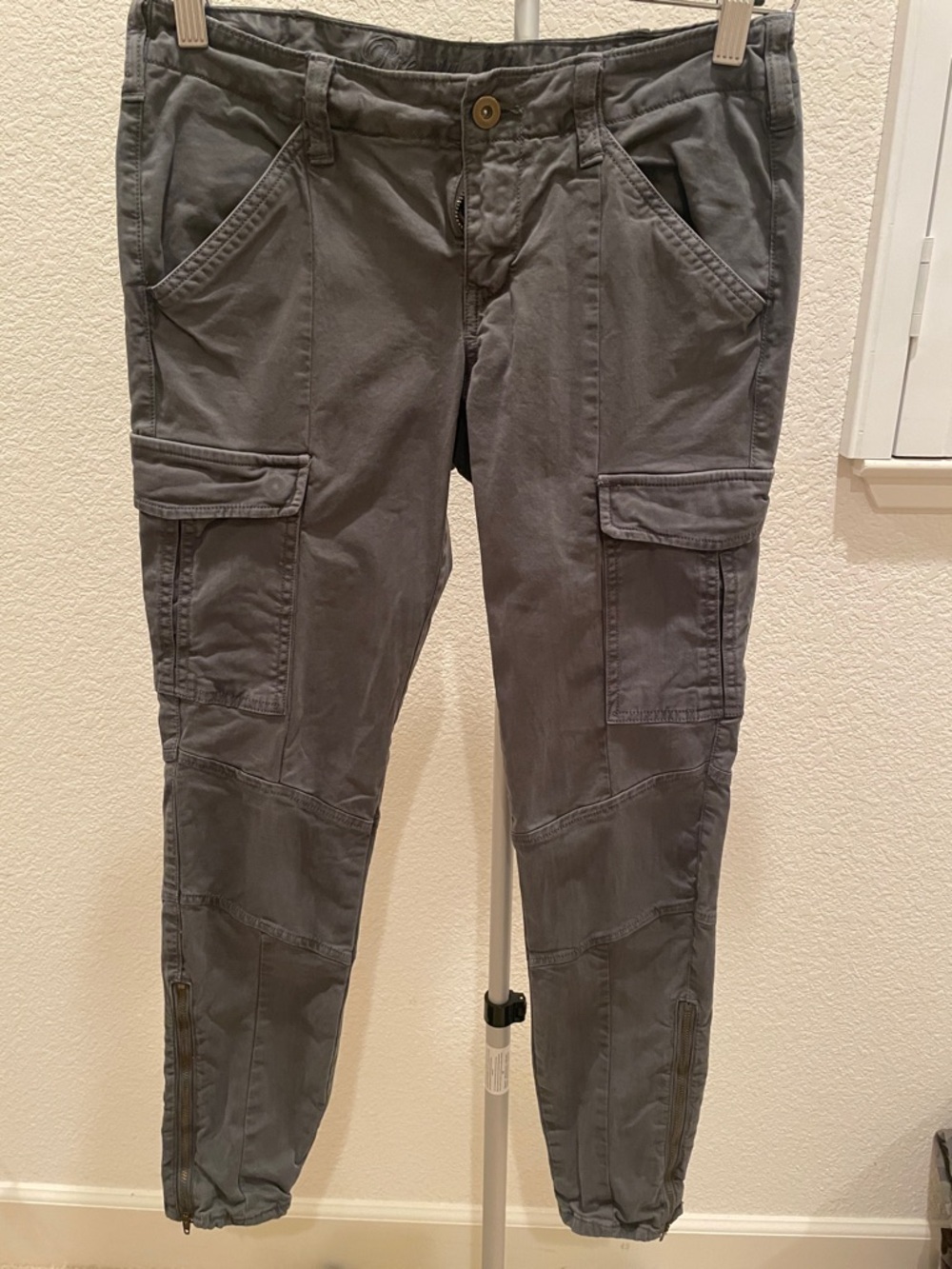GAP Women's Skinny Cargo Pants in Slate Gray